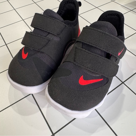 Nike Black and Red Sneakers with Velcro Closure - Picture 2 of 9